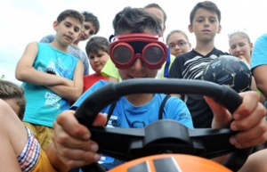 Részegen vezettek, ütköztek a közlekedésbiztonsági gyakorlaton Részegen vezettek, ütköztek a közlekedésbiztonsági gyakorlaton