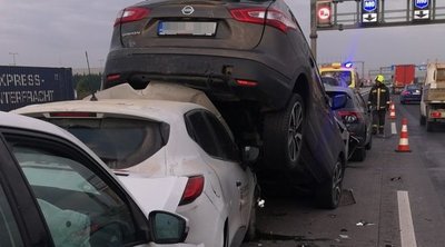 Szörnyű tömegbaleset történt az M0-áson: 10 autó ütközött – helyszíni fotók Szörnyű tömegbaleset történt az M0-áson: 10 autó ütközött – helyszíni fotók