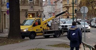 Így járt az autós, akitől nem fért el a villamos Szegeden