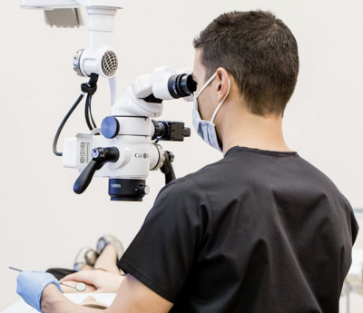 A Jövő Most: Mikroszkópos Gyökérkezelés a Hargitai Dental Studióban (x)