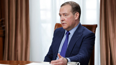 Medvegyev: Szörnyű következményei lesznek a Putyin elleni elfogatóparancsnak