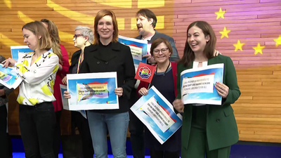 Továbbra is a hazai gyermekvédelmi törvény ellen toboroznak szövetségeseket a Momentum képviselő