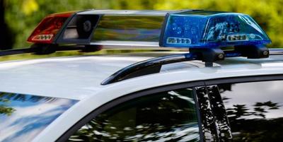 Hármaskarambol az M3-ason, egy autó az árokba borult