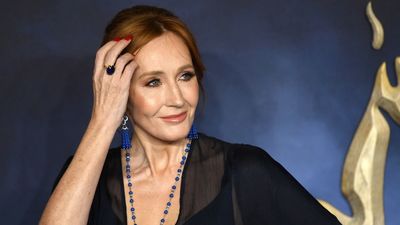 Keményen beleszállt a Harry Potter könyvek szerzője a gendertörvényt támogató képviselőkbe