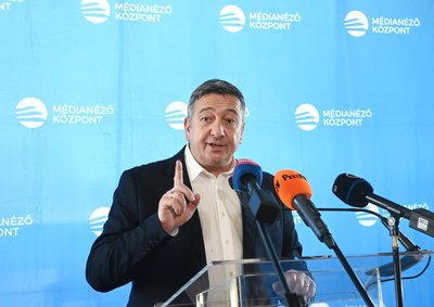 Bayer Zsolt: Nőnek öltözött férfiak jöhetnek az iskolákba anális szexről mutogatni, de Michelangelo tilos