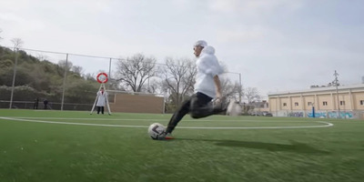 Még Messi sem tudna így belőni egy szabadrúgást - videó