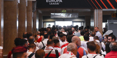 Utcai összecsapás, több tízezer olasz és spanyol szurkoló - hatalmas készültség az EL-döntő előtt Budapesten
