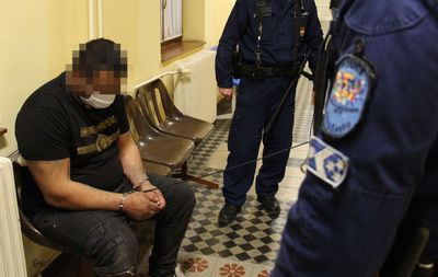 Retteg rabtársaitól a kegyetlen szemkinyomó férfi, akiről a szakértők megállapították, tudta, mit követ el