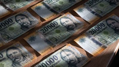 Varga, Matolcsy, Bod egy asztalnál - borul a forint, szakad az OTP
