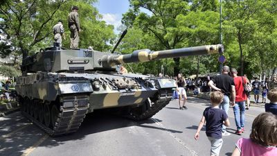 Egy Leopard 2-es harckocsi jelent meg éjszaka a Hungária korúton + videó