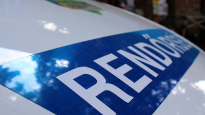 Fának csapódott egy autó, ketten meghaltak