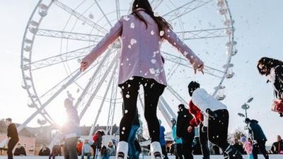 Pénteken nyit a műjégpálya a győri Dunakapu téren - Mutatjuk a tarifákat