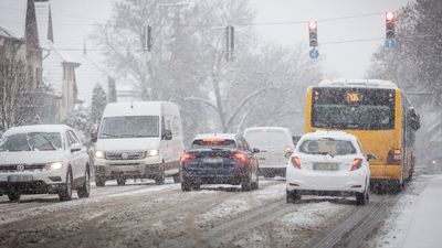 Kiverte a biztosítékot a sofőröknél az első havas nap Egerben