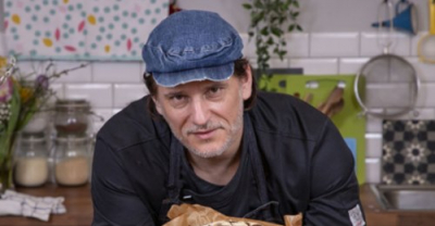 Péksuli Szabival: Lepd meg a családot húsvétkor egy isteni csülkös kenyérrel!