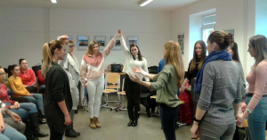 Képzéssel a fiatalokért: fókuszban a családi életre való nevelés