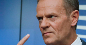 Visszaszóltak a Fideszből az újfent sértegető Donald Tusknak