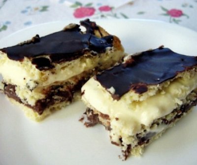 16 vaníliakrémes süti, amiből képteleség csak egy szelettel enni!