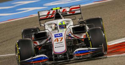 F1: Az olyan kihívásokat, mint a kék zászlók, jól vettem – Schumacher 