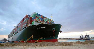 Akár Fejér megyei vízre is lerakhatjuk a Szuezi-csatornát elzáró teherhajót