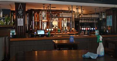 Zúgolódnak a kocsmák az új szabályok miatt Angliában