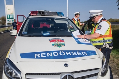 Baleset történt Egyházashetyén, elképesztő, milyen mesét adott elő a házaspár a rendőröknek