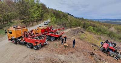 Erdészeti munkagépet mentettek Páka és Szécsisziget között