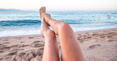 Ápolt lábfej és talpak a strandon – otthoni praktikákkal