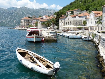 Montenegró megnyit a turisták előtt, Románia módosít a beutazási szabályokon