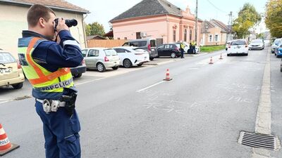 Autó elé szaladt szülinapi zsúrjáról a 3 éves Amíra, édesanyja a legrosszabtól tart