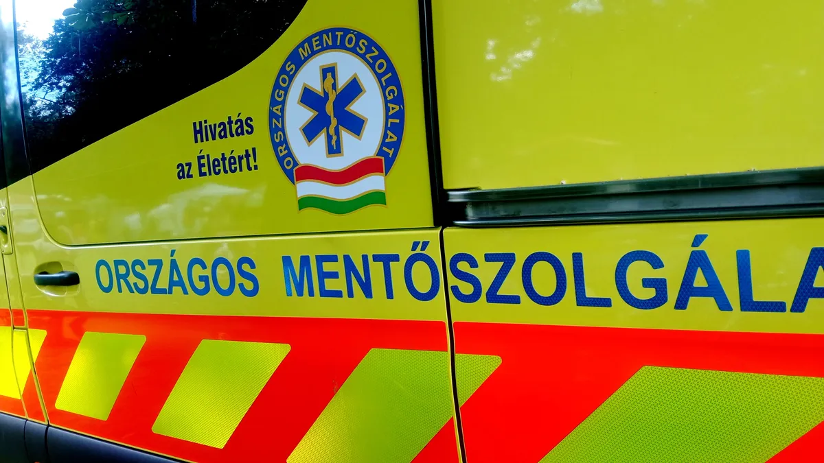 Nagy erőkkel folyik az életmentés: borzalmas, ami a főúton történt