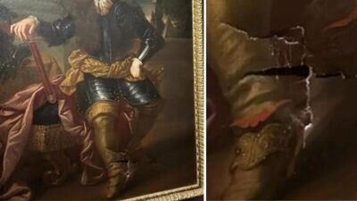 300 éves festménybe esett bele egy szelfiző turista az Uffiziben